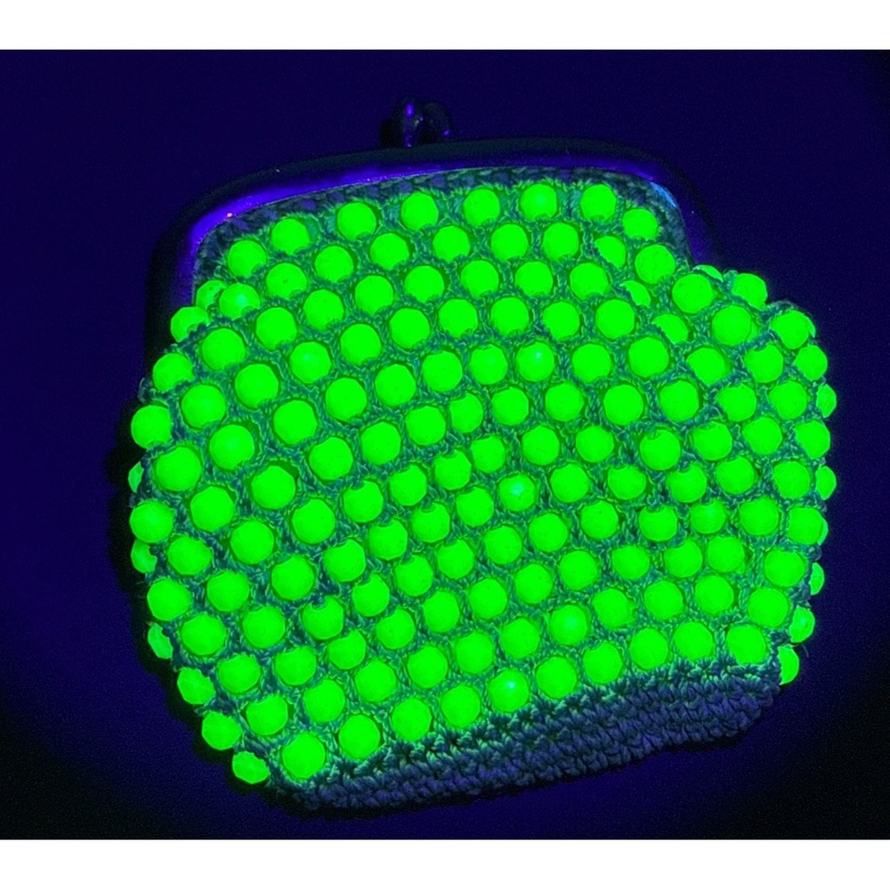 1960s Green Raffia Beaded Lucite Small Bag‎ Coin Purse Clutch Bead RARE UV Glows